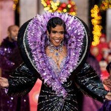 Photos: DEATH BECOMES HER, Idina Menzel, & More at the Macy's Thanksgiving Day Parade