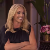 Jane Krakowski Recalls Filming FATAL ATTRACTION Scene on Her 17th Birthday