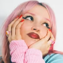 Lolo Zouaï Drops New Single 'VVVIP'