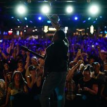 Garth Brooks Revives YUKON JACK Alias for Surprise Denver Pop-Up Show