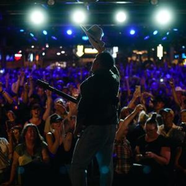 Garth Brooks Revives YUKON JACK Alias for Surprise Denver Pop-Up Show Photo