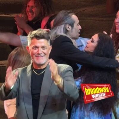Alejandro Sanz arropa a la compañía en el estreno oficial de EL ALMA AL AIRE en Madrid