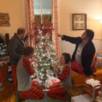 BWW Review: Firecracker Productions' ALL THROUGH THE HOUSE Is Not the 'Night Before Christmas' You Expect