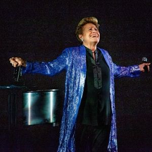 Review: Lorna Dallas Divinely Displays GLAMOROUS NIGHTS AND RAINY DAYS at The Laurie…
