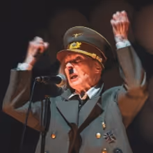 BWW Finland: HITLER JA BLONDI ON DOKUMENTAARINEN, BRECHTILÄISYYDELLÄ MAUSTETTU POHD