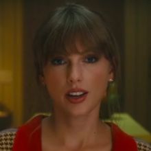 Taylor Swift Releases New Album 'Midnights'
