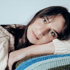Folk Rock Singer-Songwriter Abby Litman Releases Her Third Single Track, “Lose…