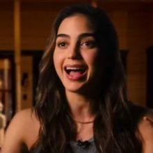 VIDEO: Melissa Barrera & SCREAM 5 Cast Talk New Film
