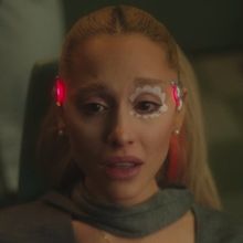 Video: Ariana Grande Recruits Evan Peters For ETERNAL SUNSHINE OF A SPOTLESS MIND-Ins