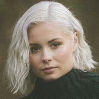 Nina Nesbitt Shares 'Älskar Nights (Deluxe Version)'