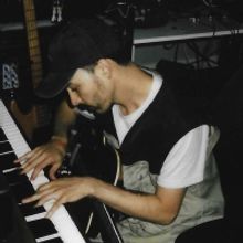 KINGO HALLA Announces Debut LP 'Empty Hands'