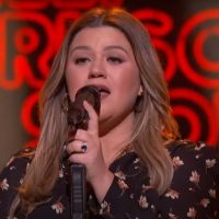 VIDEO: Kelly Clarkson Covers 'A Broken Wing' Video