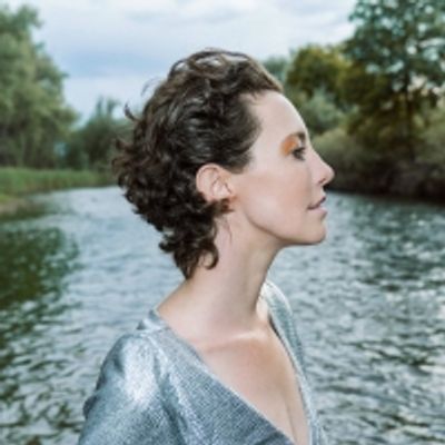 VIDEO: Esmé Patterson Releases Music Video for 'Out the Door'