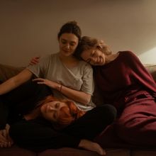 Video: HIS THREE DAUGHTERS Trailer With Natasha Lyonne, Elizabeth Olsen, & Carrie Coo