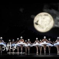 BWW Review: SWAN LAKE at San Francisco Ballet Offers a Welcome Opportunity to…