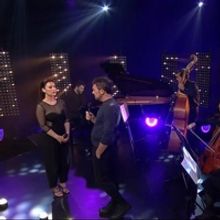 STAGE TUBE: Lorena Calero y Antonio Banderas cantan juntos en el estreno del programa