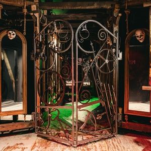 Bob Dylan's Artwork Is Featured in MASQUERADE Off-Broadway