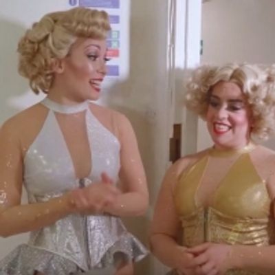 VIDEO: MAGIC GOES WRONG's Bryony Corrigan and Nancy Zamit Go Backstage and Answer Questions