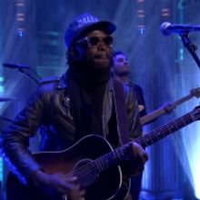 VIDEO: Watch the Black Pumas Perform 'Colors' on THE TONIGHT SHOW WITH JIMMY FALLON!