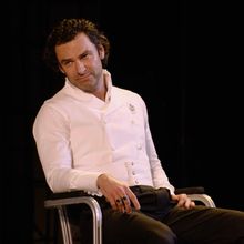 Video: Aidan Turner and Monica Barbaro in LES LIAISONS DANGEREUSES on National Theatr