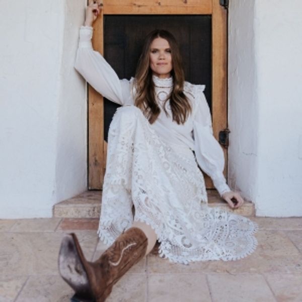 Nicolle Galyon to Host Fundraiser Concert at Kansas' Fox Theatre Photo