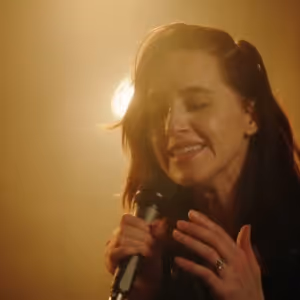 Video: Lena Hall Performs 'Crying' From IN DREAMS at Leeds Playhouse