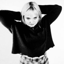 Jackie Hayes Premieres New Single 'omg'