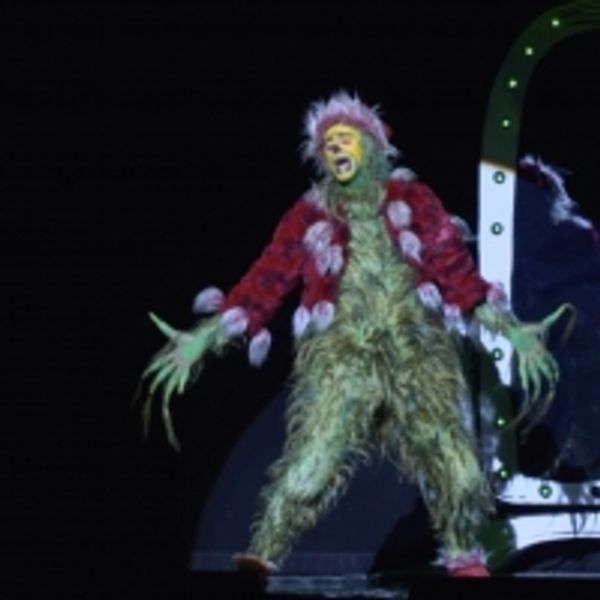 Broadway Rewind: Welcome Christmas with DR. SEUSS' HOW THE GRINCH STOLE CHRISTMAS! - Broadway Theater Video