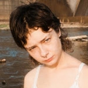 Mali Velasquez Premieres 'Shove' Single