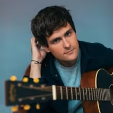 Tom Speight Signs To Nettwerk, Shares His Cover of 'Dakota'