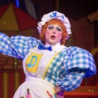 Panto Star John Barr Returns Queen's Theatre Hornchurch In ROBIN HOOD This Christmas