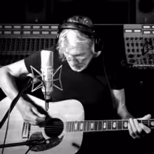 VIDEO: Roger Waters Sings 'Vera' and 'Bring the Boys Back Home'