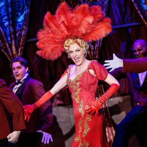 Video: Say 'Hello' to Elaine Hendrix