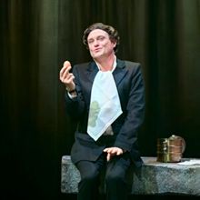 Review: TWELFTH NIGHT, Starring Mathew Horne, Sheffield Crucible