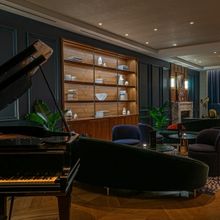 THE WALLACE LOUNGE on the UWS-A Sophisticated Destination for Wonderful Drinks, Light