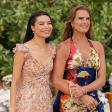 Photos: Take a Look at New Photos for Upcoming Netflix Film MOTHER OF THE BRIDE