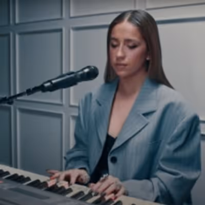 VIDEO: Tate McRae Performs 'Slower' on JIMMY KIMMEL LIVE!