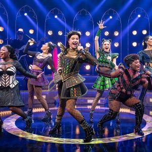 REVIEW: Radical Royals Dazzle in SIX at the Fabulous Fox Theatre