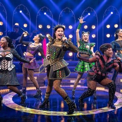 REVIEW: Radical Royals Dazzle in SIX at the Fabulous Fox Theatre