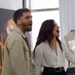 VIDEO: Conoce a los protagonistas de EL TIEMPO ENTRE COSTURAS en Barcelona