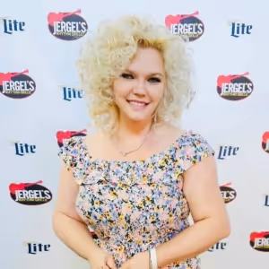 Ashley Puckett Releases New Single 'Anchor'