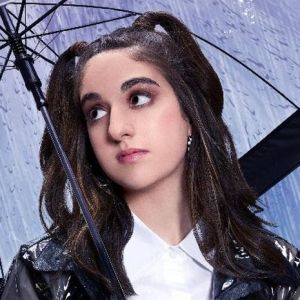 Ava Della Pietra Releases Emotional Anthem 'worst of times'