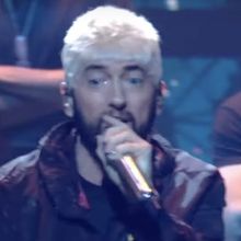 Video: Eminem Opens VMAs with Performances of 'Houdini' and 'Somebody Save Me'