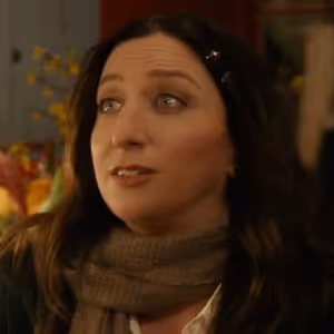 Exclusive: Watch Chelsea Peretti as a FIRST TIME FEMALE DIRECTOR In New Theatre Film…