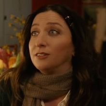 Exclusive: Watch Chelsea Peretti as a FIRST TIME FEMALE DIRECTOR In New Theatre Film