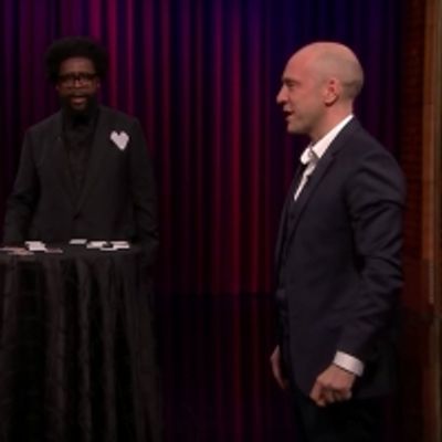 VIDEO: Derren Brown Plays Magical Version of 'Guess Who?' with Jimmy Fallon, Questlove