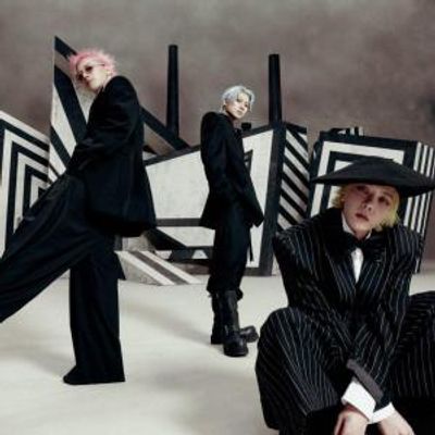 BIGBANG Release BiiiG Single, Launch World Tour XX: COSMOS Aug 21