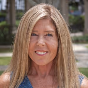 Writer Amy Woods Celebrates Publication Of 100 THINGS TO DO IN JUPITER BEFORE YOU DIE