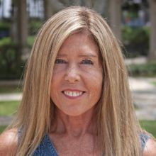 Writer Amy Woods Celebrates Publication Of 100 THINGS TO DO IN JUPITER BEFORE YOU DIE