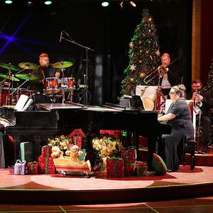 Review: A Holiday Tradition - A BEEF & BOARDS CHRISTMAS Shines Bright